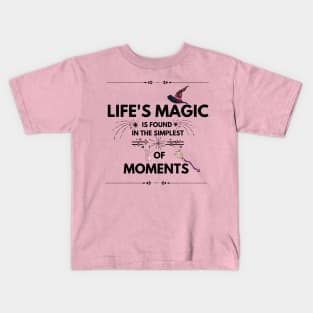 Quotes About Life: Life's magic is found in the simplest of moments Kids T-Shirt